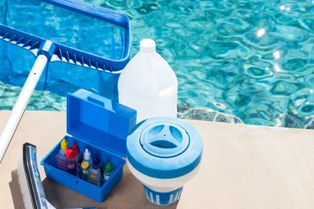 Productos y kit de medición para el mantenimiento del agua de una piscina